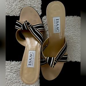 Isaac Mizrahi vintage kitten heels 🦋